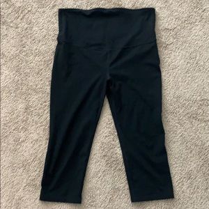 Gap Fit Maternity athletic leggings crop